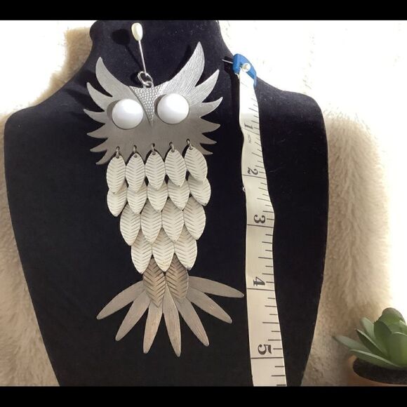 Adorable owl Pendant white and silver tone - Picture 4 of 4